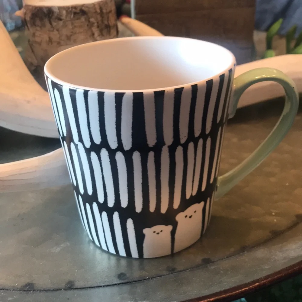 Rare Starbucks 2016 Polar Bear Mug Set